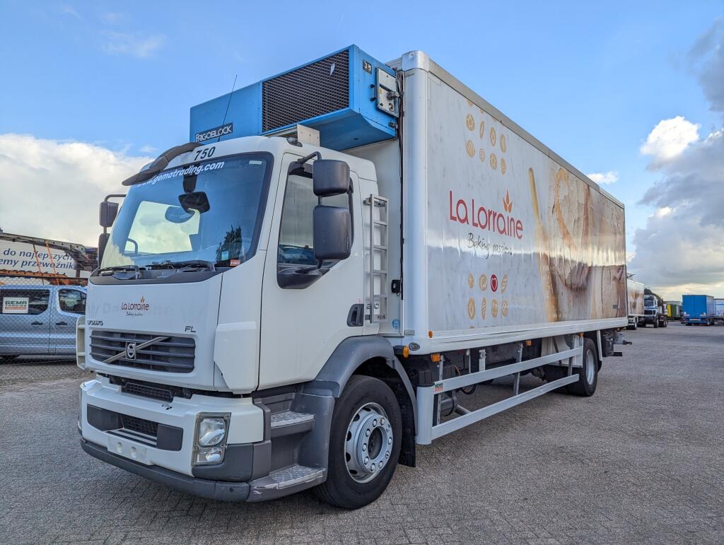 Volvo FL210 4x2 Daycab 18Ton Euro5 Handgeschakeld - Koel-VriesBak 8.38M  - Frigo Block - Laadklep 1500KG | Vrachtwagens | Koel-vriestransport