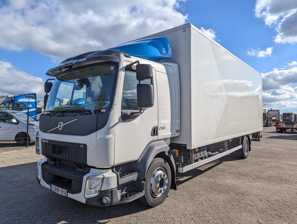 Volvo FL250 4x2 Daycab Euro6 GeslotenBak 7.25M + Laadklep 2000KG - HH Vloer | Vrachtwagens | Gesloten bak