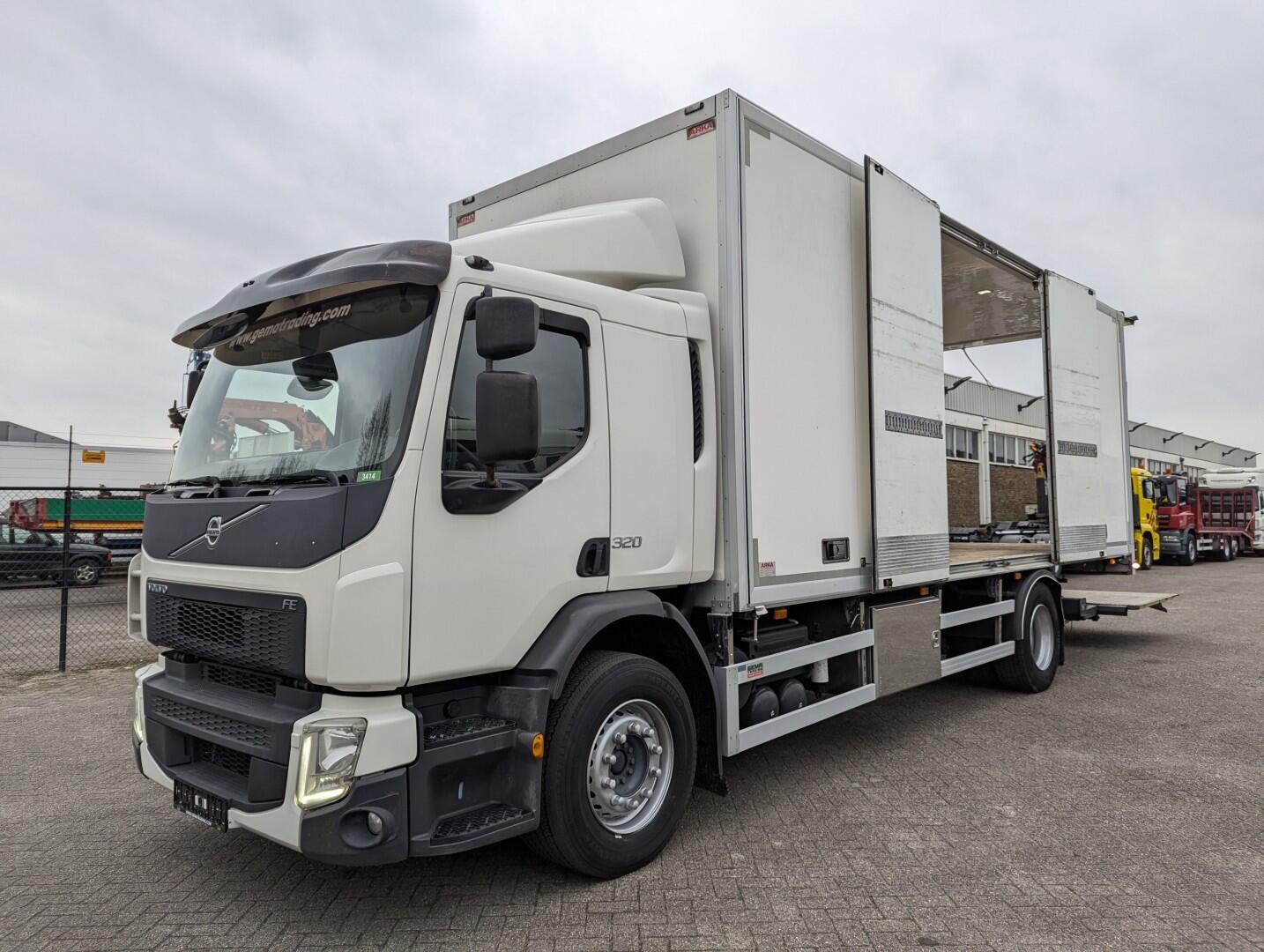 Volvo FE320 4x2 Dagcab Euro6 - Gesloten Opbouw 7.6m + Laadklep 2000KG - ZijDeuren - VolledigLuchtgeveerd | Vrachtwagens | Gesloten bak