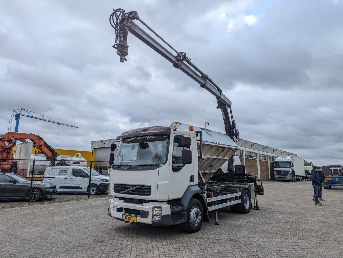 Volvo FL240 4x2 Dagcab Euro5 - 2 Zijdige Kipper + Kraan Hiab 088ES-3 HIDUO - RadioGrafisch - 39.900KM! - 11/2025APK | Vrachtwagens | Kipper