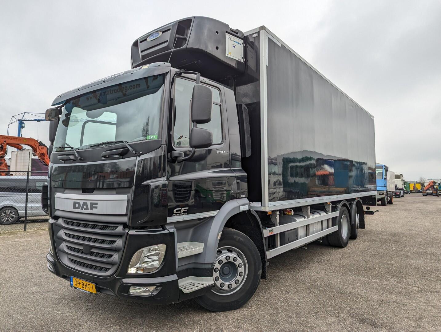 DAF FAN CF280 6x2/4 DayCab Euro6 - Koel-VriesBak 7.9m + Carrier Supra 1150MT + Laadklep 2000kg - 10/2025APK | Vrachtwagens | Koel-vriestransport