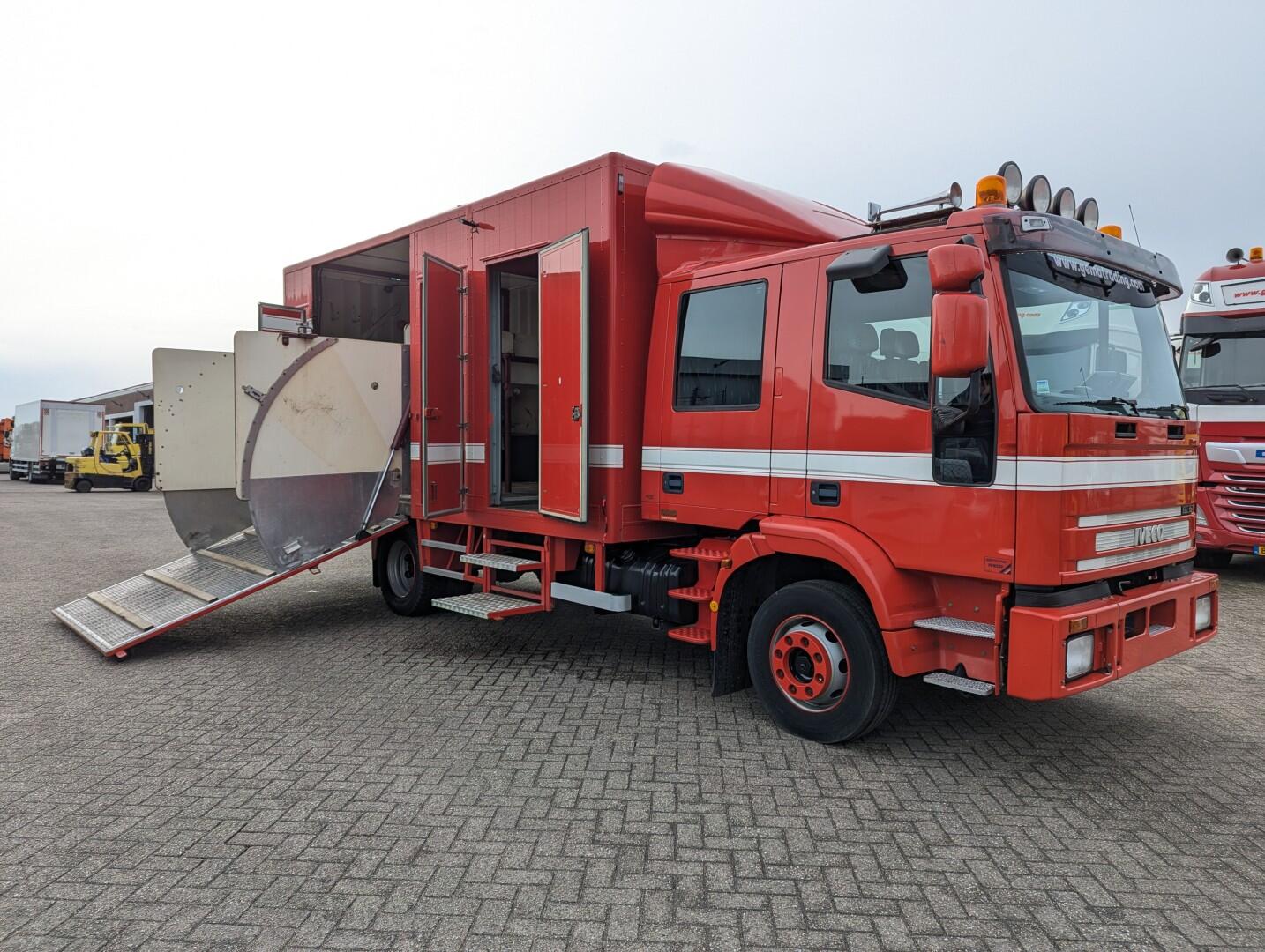 Iveco Tector ML120E24D 4x2 Euro3 DubbelCabine - Paardenwagen 3-Paards - Kleedruimte - Hydraulische klep- TOP! | Vrachtwagens | Paardenvervoer