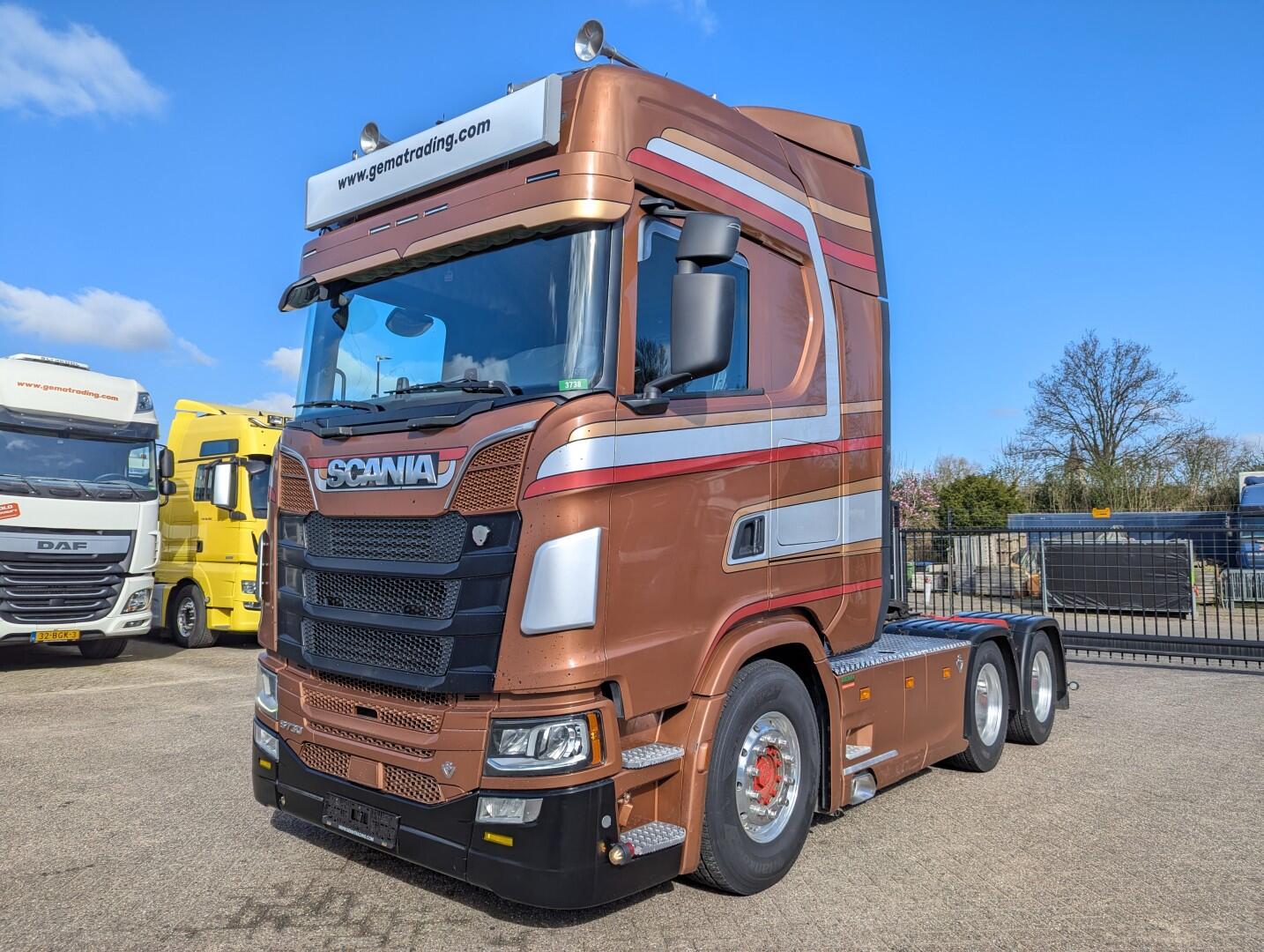 Scania S730 6x4 Topline Euro6 - V8 - Retarder - Costum Interior - Vollucht - Alcoa's | Trekkers | Standaard trekker