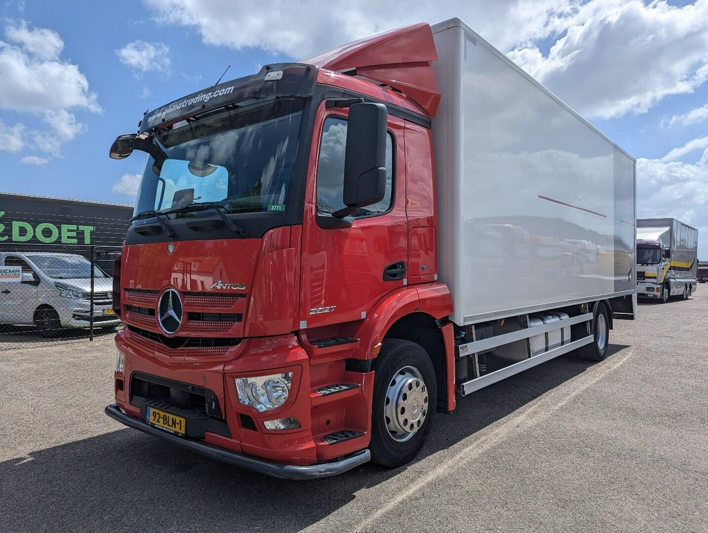 Mercedes-Benz Antos 2027 4x2 Dagcab Euro6C - GeslotenBak 7.6m - Laadklep 2000KG | Vrachtwagens | Gesloten bak