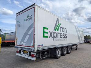 Schmitz Cargobull SCB S3B 3-Assen Schmitz - GeslotenGeisoleerde  Opbouw - Gegalvaniseerd - 01/2026 APK