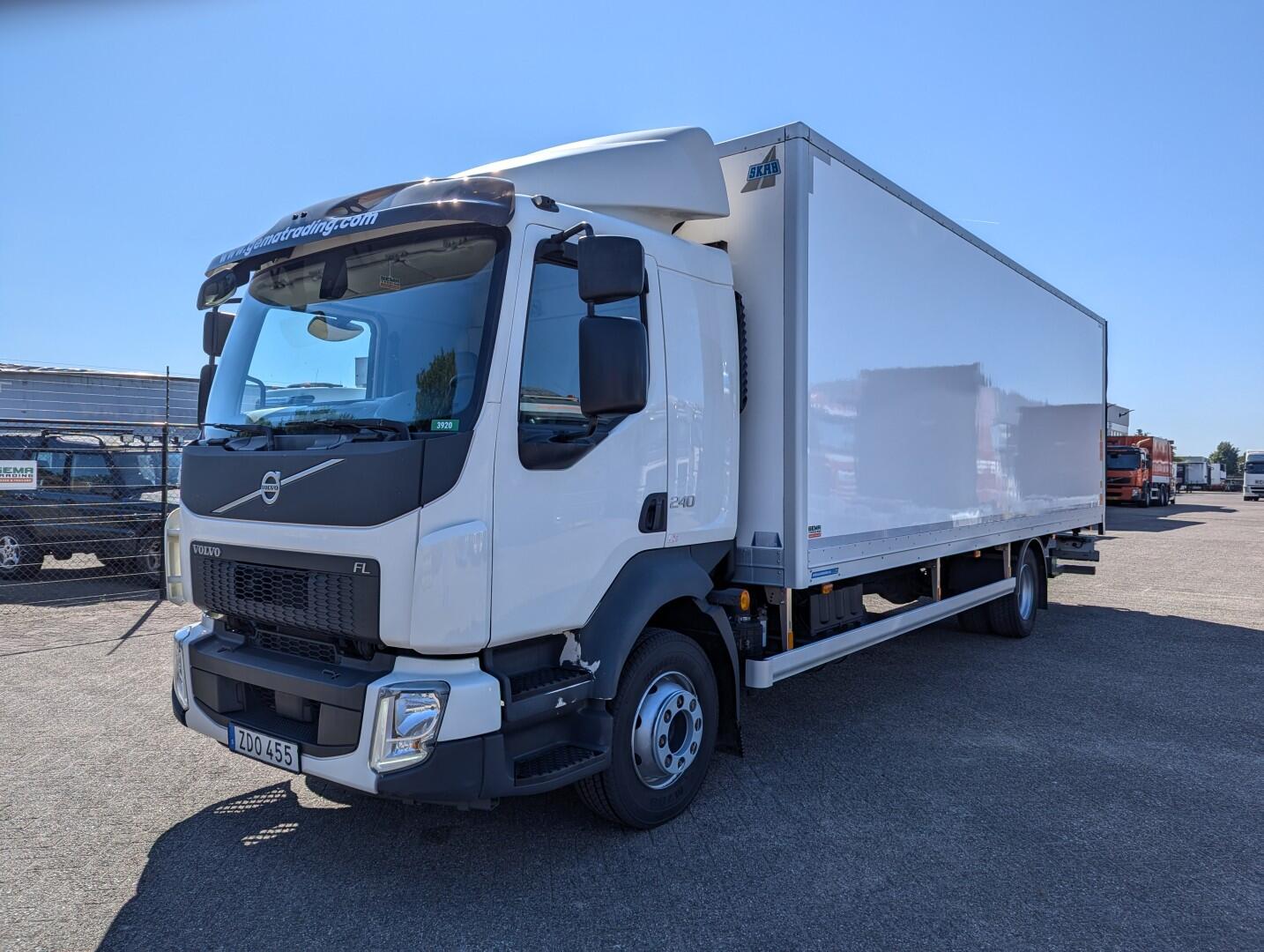 Volvo FL240 4x2 Dagcab Euro6 - 12T - Gesloten/Geïsoleerde Bak 7.5M - Bakverwarming - Laadklep 1500KG - Camera | Vrachtwagens | Gesloten bak