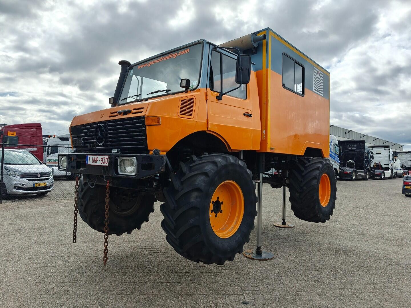 Mercedes-Benz Unimog 1300L 4x4 Handgeschakeld - GeslotenBak - PTO - Hydr. steunpoten - Webasto - SondeerWagen | Vrachtwagens | Overig