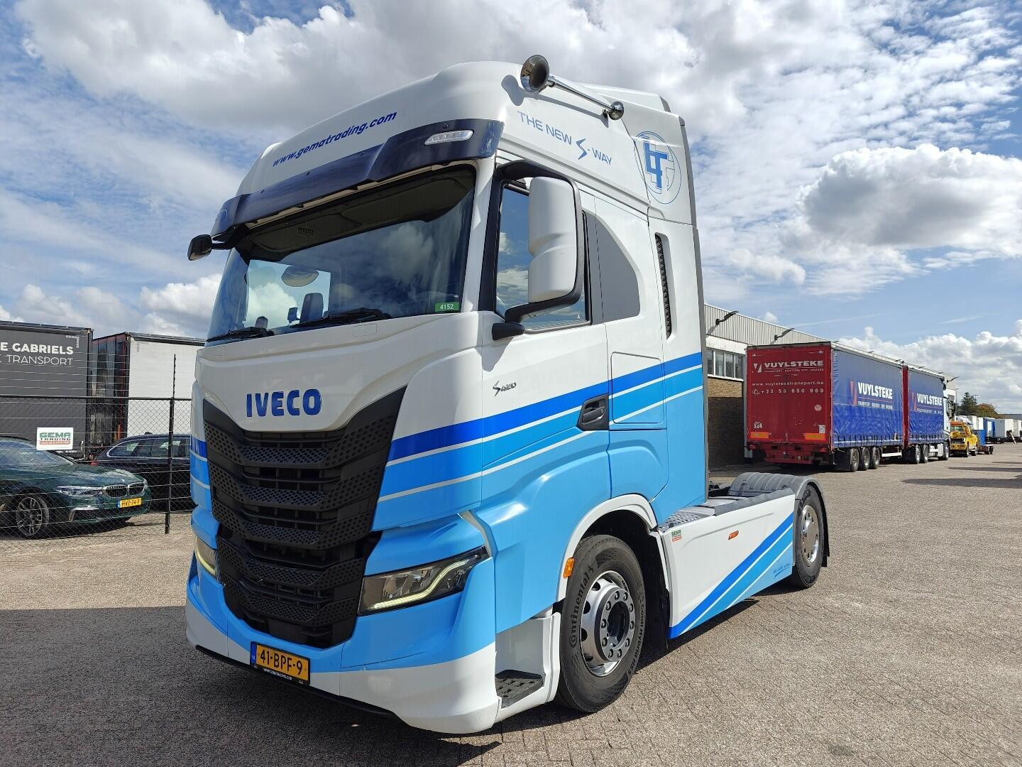 Iveco S-WAY 420 4x2 Euro6D - Dubbele Tanks - StandAirco - Navi - SMARTTacho V2 - 04/2026 APK | Trekkers | Standaard trekker