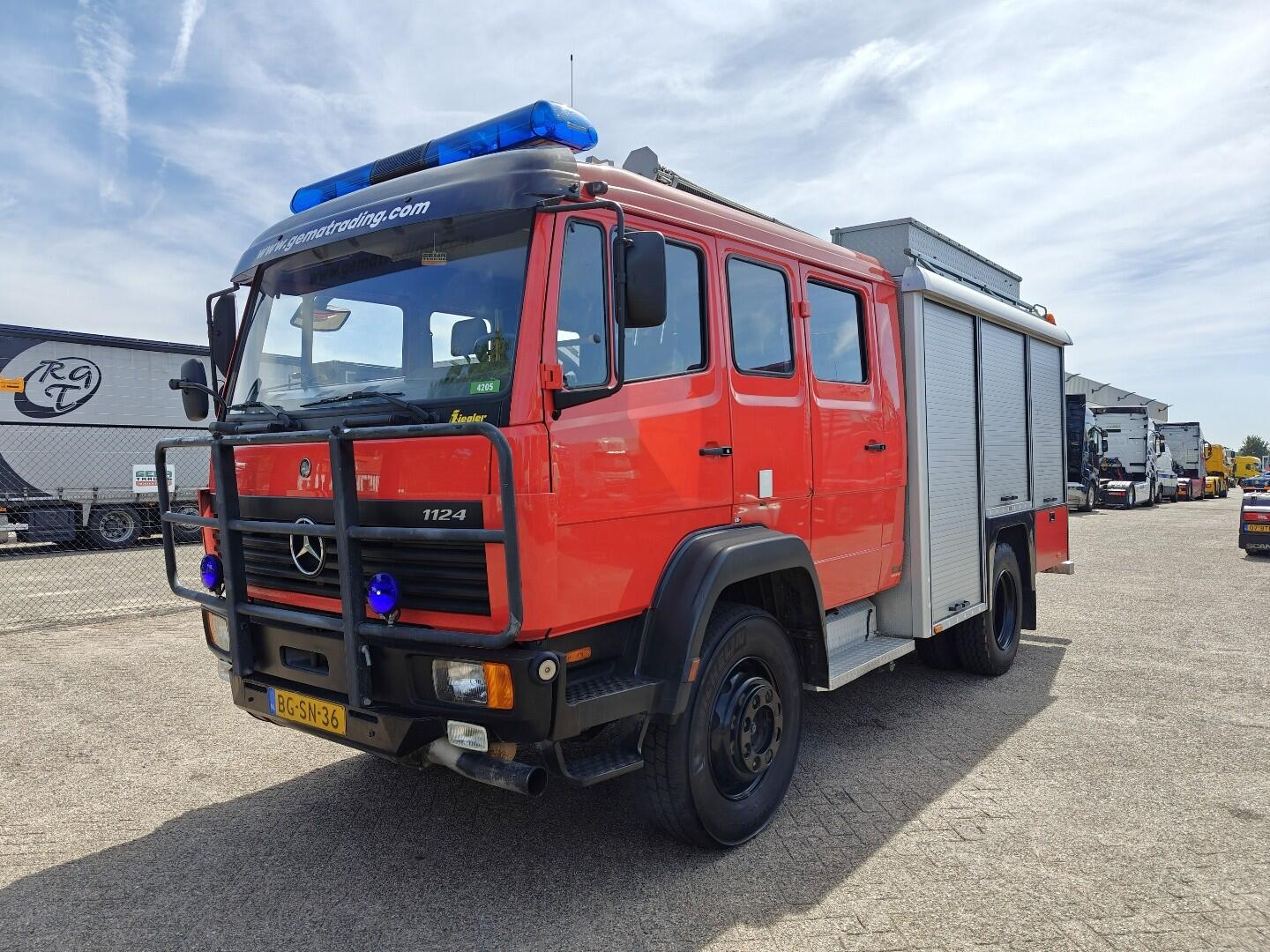 Mercedes-Benz 1124 AF 4x4 Dubbelcab 6Cil - 8 Pers - Ziegler TS - Tankautospuit  TS09 LD2.800 HD265 T2.000 S40 - 04/2026 APK | Vrachtwagens | Brandweerwagen