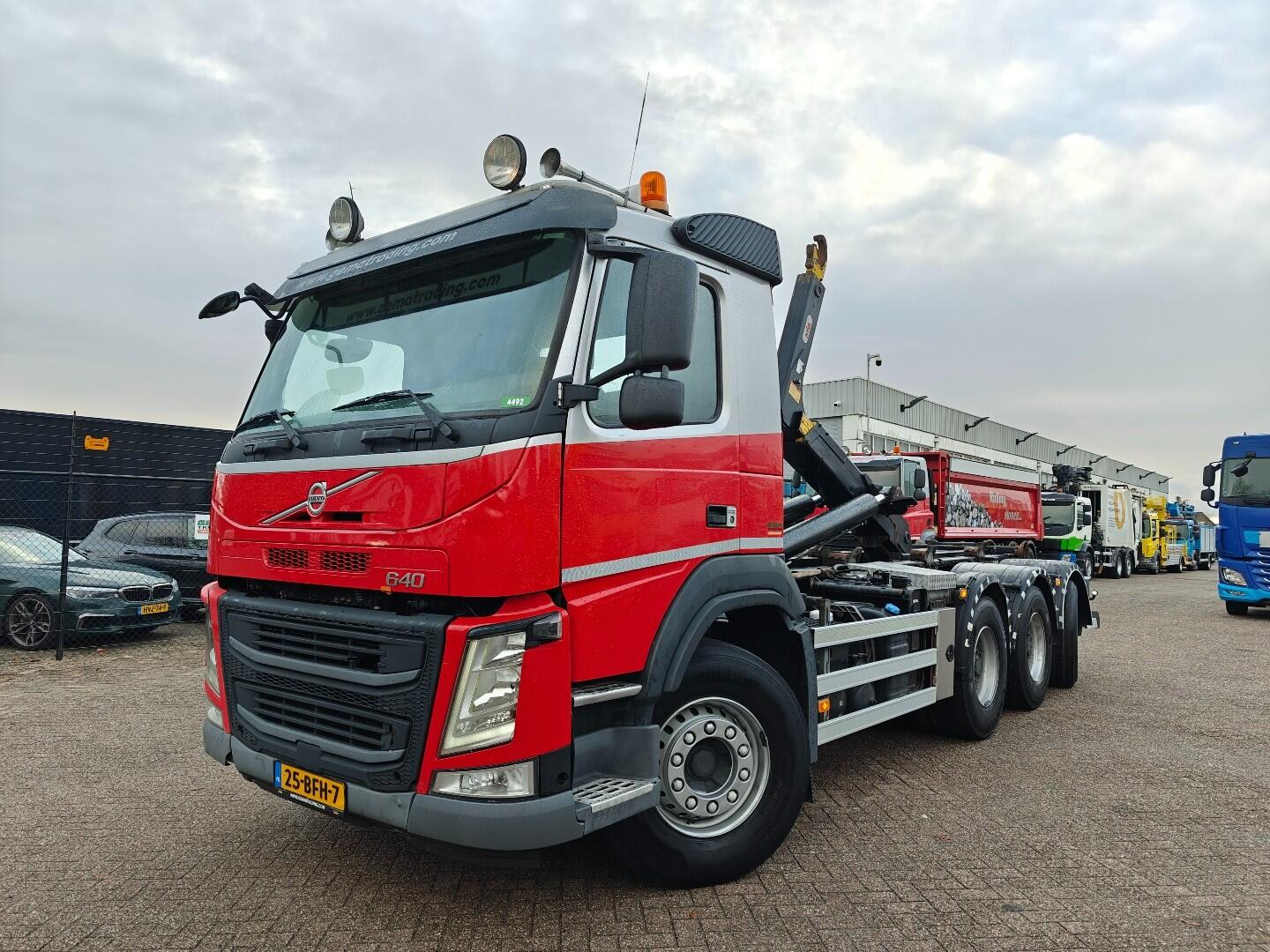 Volvo FM 460 8x4/4 Dagcabine Euro6B - HaakarmSysteem Hyvalift 30.62S 30T - NaafReductie - Lift/NaloopAs - Vangmuil | Vrachtwagens | Haakarmsysteem