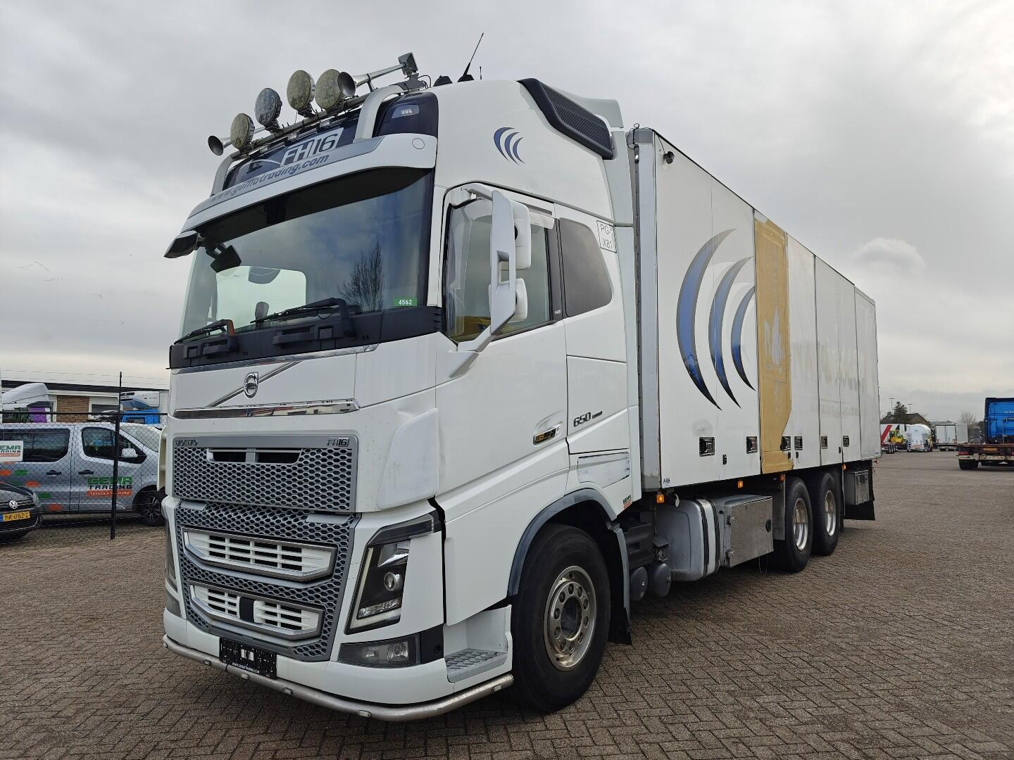Volvo FH650 FH16 6x4 Globetrotter XL Euro6 - Vollucht - Koel-VriesBak 8.4m + Thermo King - StandAirco - Rockinger | Vrachtwagens | Koel-vriestransport