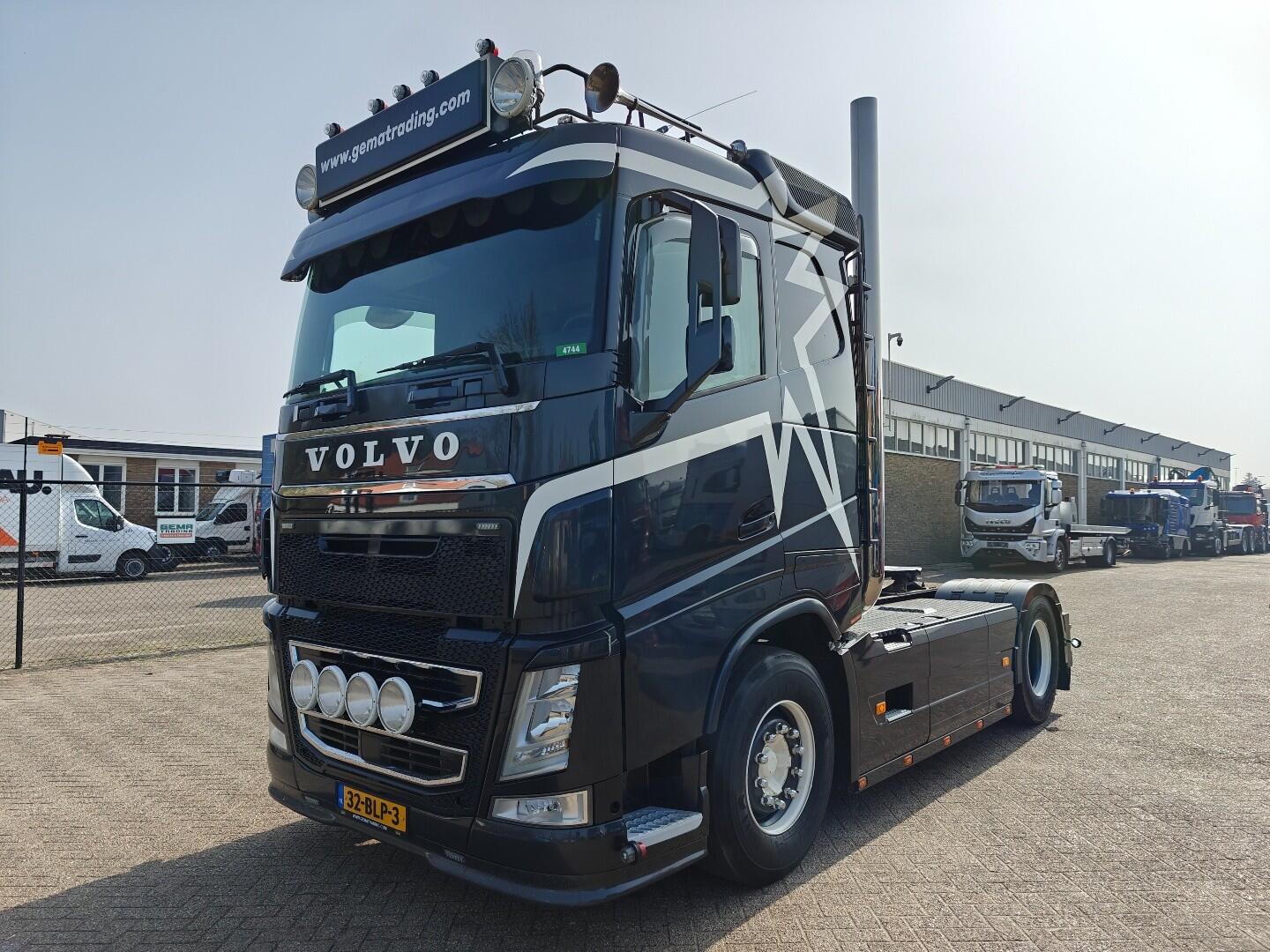 Volvo FH 420 4X2 Euro6C SlaapCabine - Dubbele Tank - SmartTacho V2 - ShowTruck - Special Interior - 02/2027 APK | Trekkers | Standaard trekker