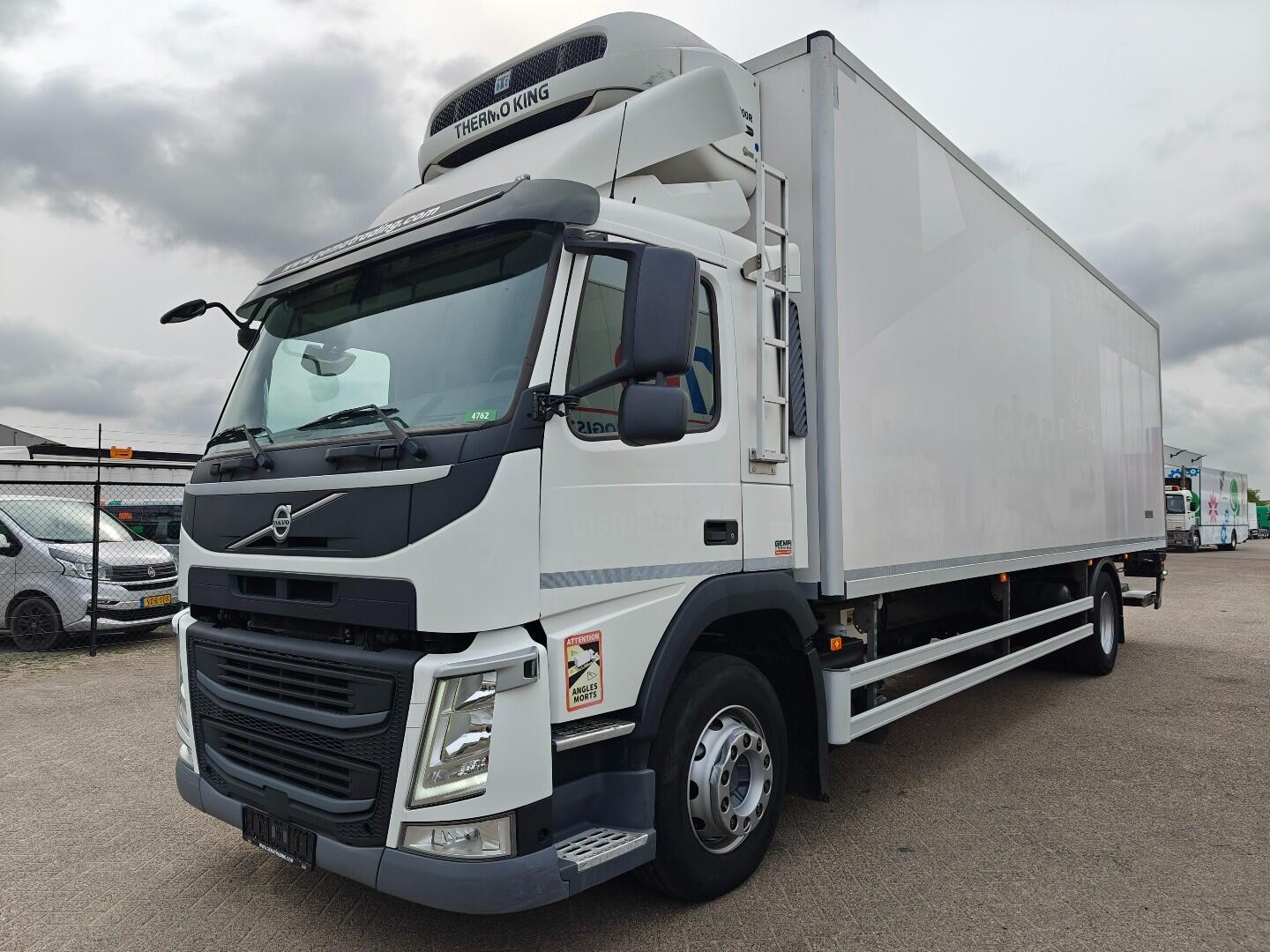 Volvo FM330 4x2 DagCab Euro6D - KoelVriesBak 8.4m + Thermo King T-1000R Dubbele Verdamper  + Laadklep 2000KG - SmartTacho V2 | Vrachtwagens | Koel-vriestransport