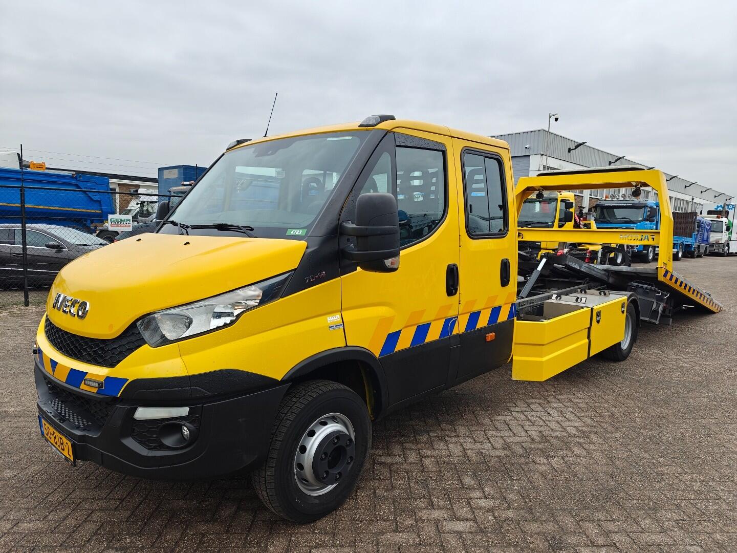 Iveco 70C18 4x2 Euro6Y - 7 Zitplaatsen - Falkom FAS3000 + Lier 3600KG + Remote Control - 01/2027 APK | Vrachtwagens | Bergingswagen